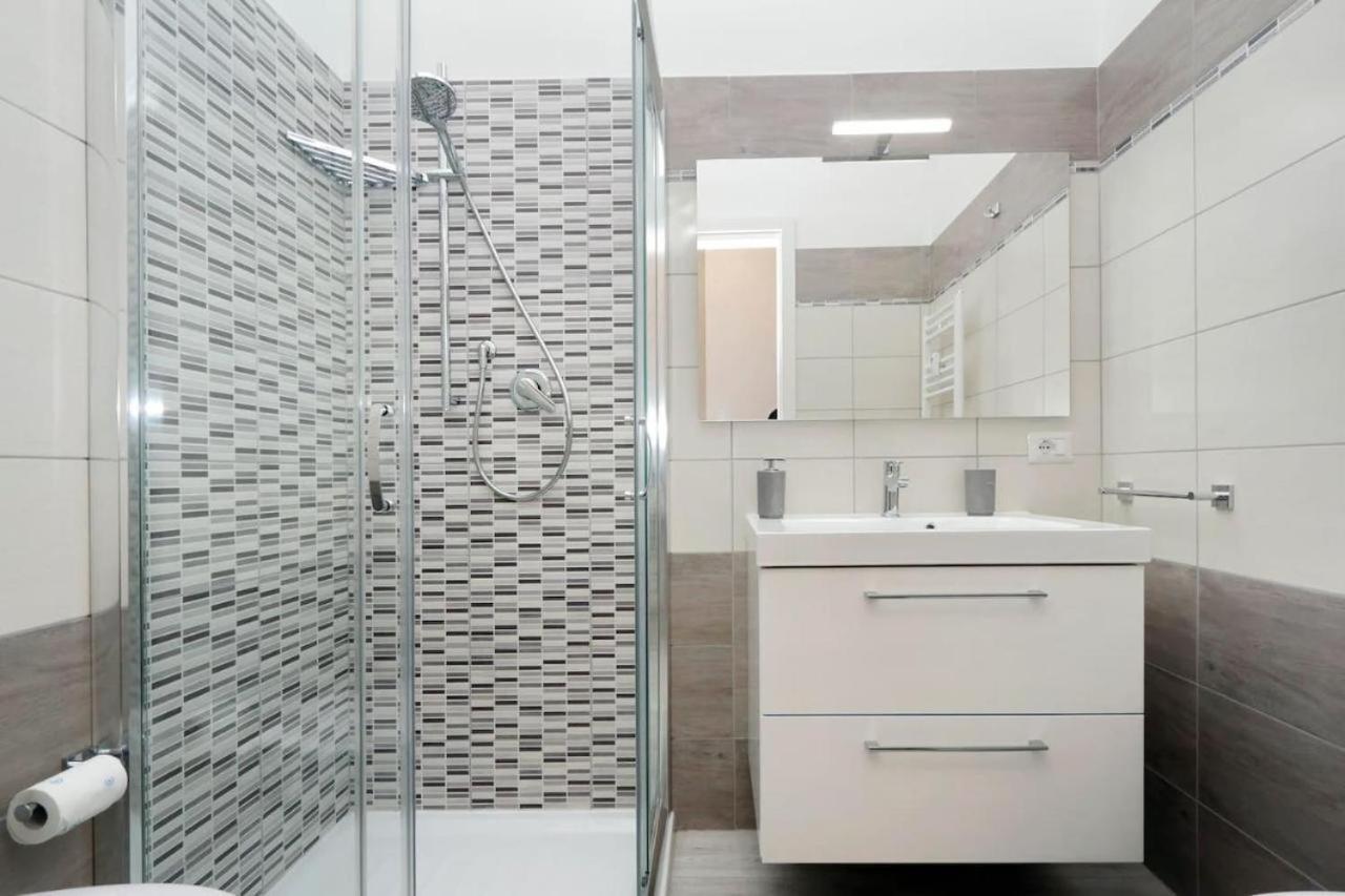 Vaticano Terrace: Brand New 2 Bedrooms 2 Bathrooms * Roma
