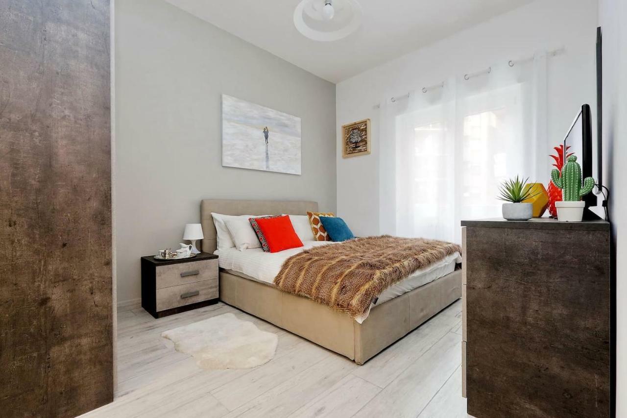 Vaticano Terrace: Brand New 2 Bedrooms 2 Bathrooms Appartamento