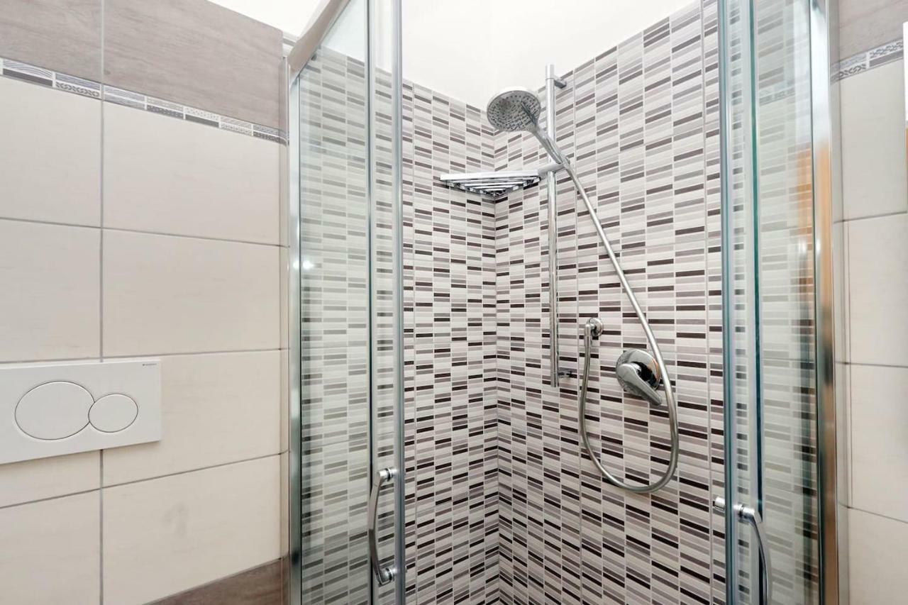 Vaticano Terrace: Brand New 2 Bedrooms 2 Bathrooms * Roma
